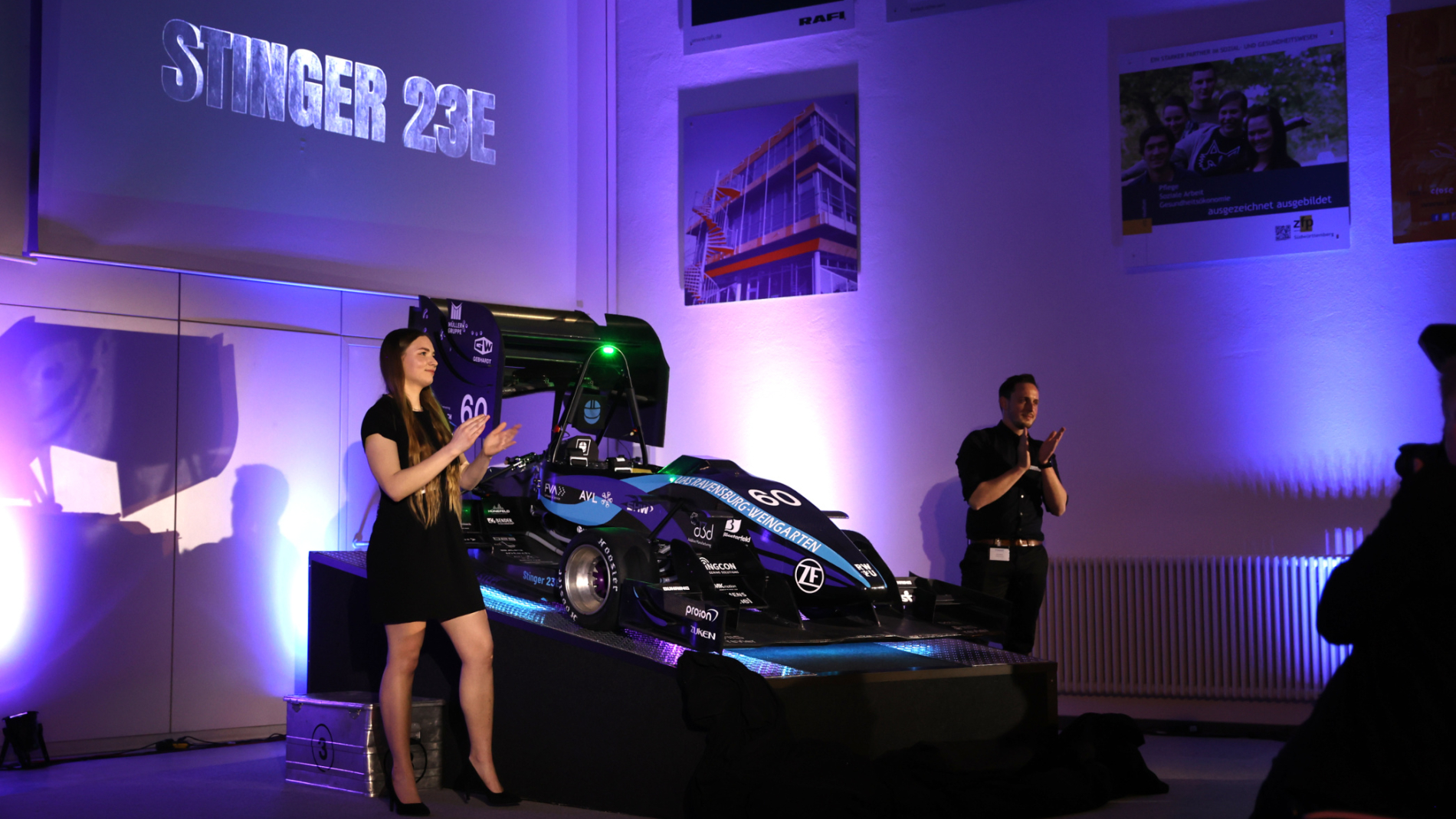 Beim Rollout des Formula Student Team Weingarten wurde der neue Stinger 23E, ein Rennwagen mit elektroischem Antrieb vorgestellt.