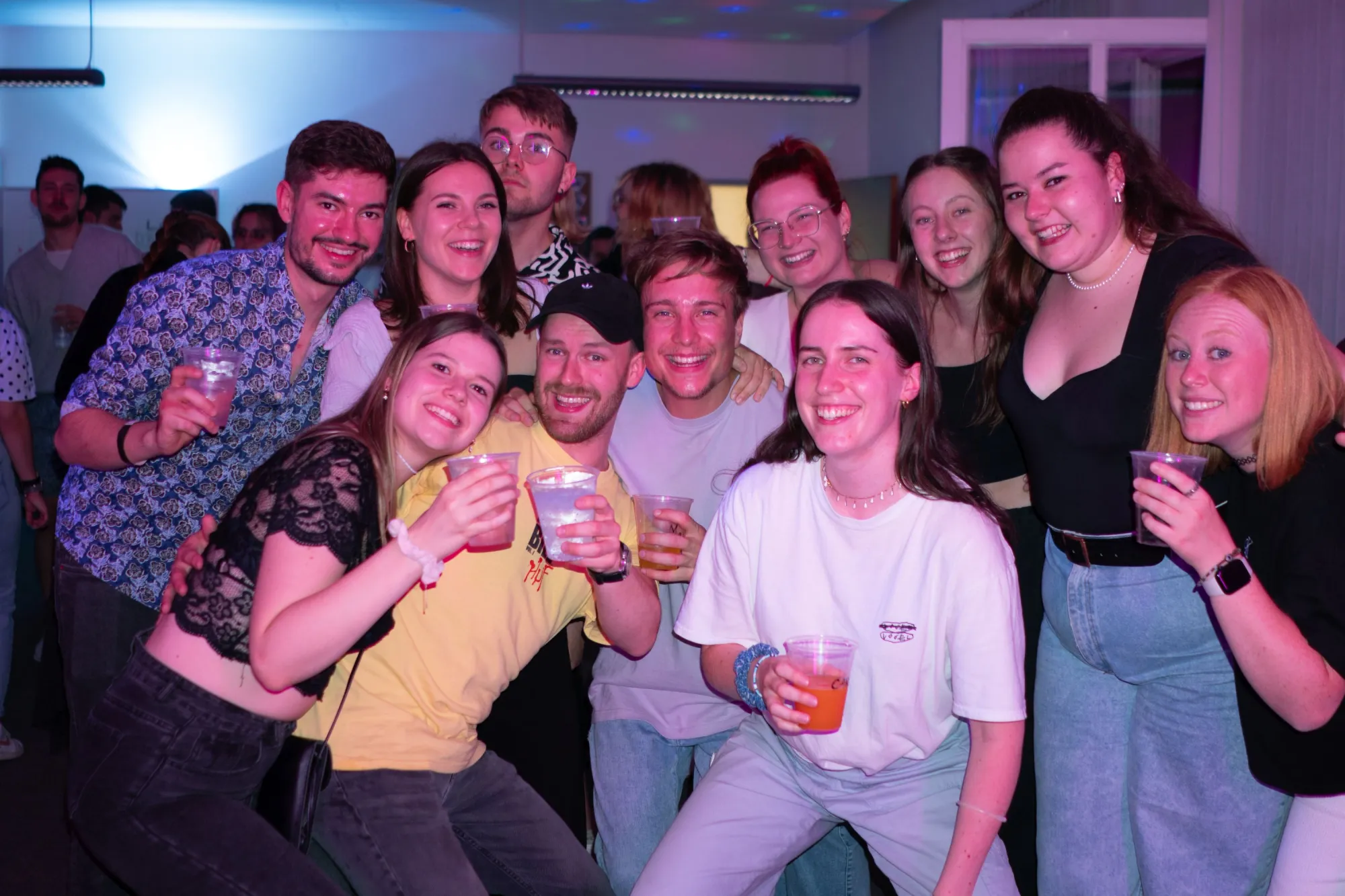 Studierende des Studiengangs Mediendesign  feiern bei Party