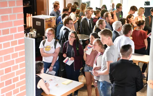 Blick auf die zahlreichen Besucher/innen der QM-Werkstatt zum Tag der Lehre 2017