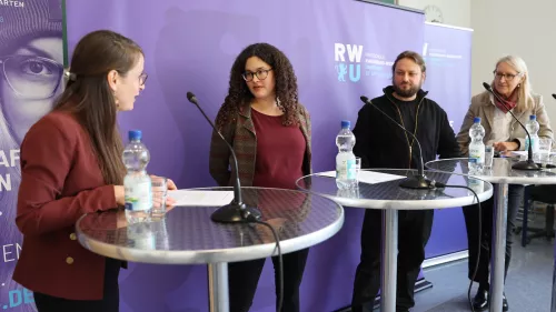 Professor*innen der RWU beim Gespräch zu Arbeitsalltag und Karriereweg zur Professur