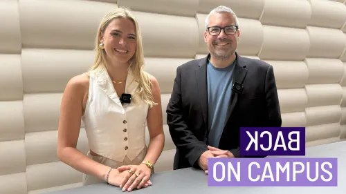 Alumna Olivia Kibele trifft ihren ehemaligen Professor Dr. Bela Mutschler an der RWU