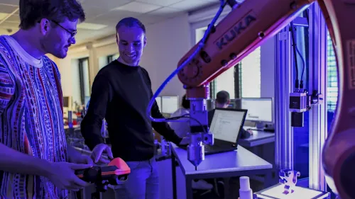 Studierende im Digital Engineering-Labor