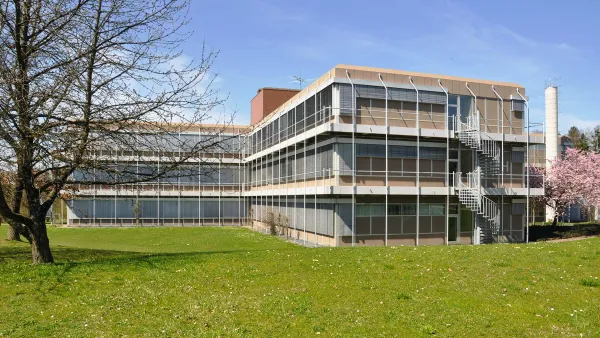 Außenansicht des Hauptgebäudes H der Hochschule