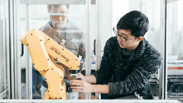 Student mit Industrielabor.