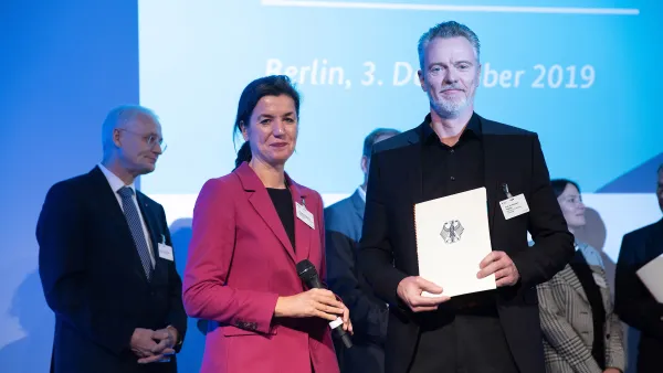 Professor Dr. Wolfram Höpken bei der Prämierungsfeier im Berliner Futurium