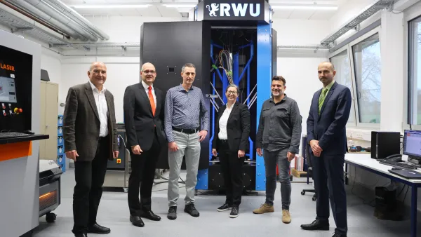 RWU Übergabe Labor Additive Fertigung