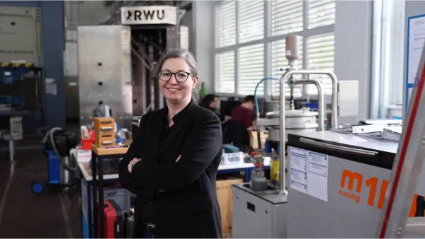 Prof. Dr. Theresa Breckle in Werkstatt