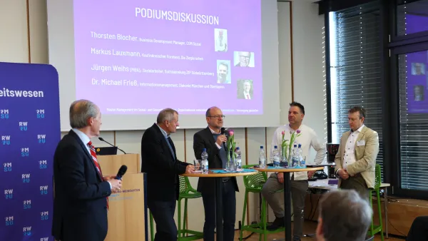 v.l.n.r.: Professor Dr. Axel Olaf Kern, Thorsten Blocher, Professor Dr. Dr. Manfred Spitzer, Jürgen Weihs, Dr. Michael Frieß bei der Podiumsdiskussion der Weiterdenkertagung25