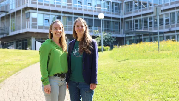 Neue Klimaschutzmanagerinnen Carolin-Anna Achberger und Annabel Göhler an der RWU.