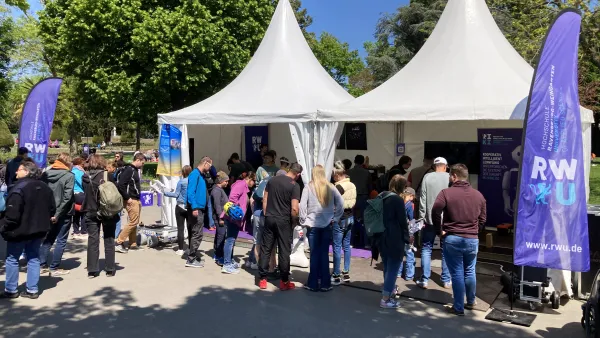 Mitmachstation der RWU bei Explore Science Friedrichshafen 
