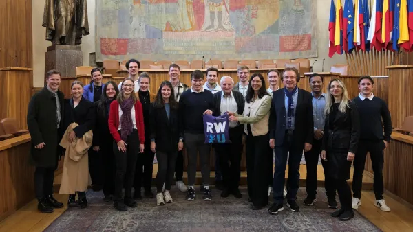 Die Studienwoche der International Academy führte RWU-Studierende unter anderem ins Carolinum der Karls-Universität Prag