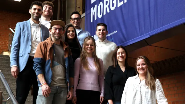 Gruppenfoto von neuen Mitarbeitenden an der RWU 