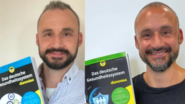 Prof. Jan-Marc Hodek mit den beiden Auflagen seines Buches