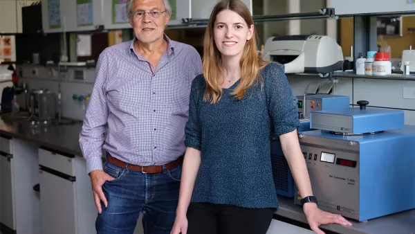 Katrin Merk und Professor Dr. Wolfgang Speckle