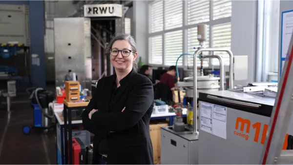 Prof. Dr. Theresa Breckle in Werkstatt