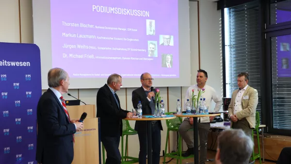 v.l.n.r.: Professor Dr. Axel Olaf Kern, Thorsten Blocher, Professor Dr. Dr. Manfred Spitzer, Jürgen Weihs, Dr. Michael Frieß bei der Podiumsdiskussion der Weiterdenkertagung25