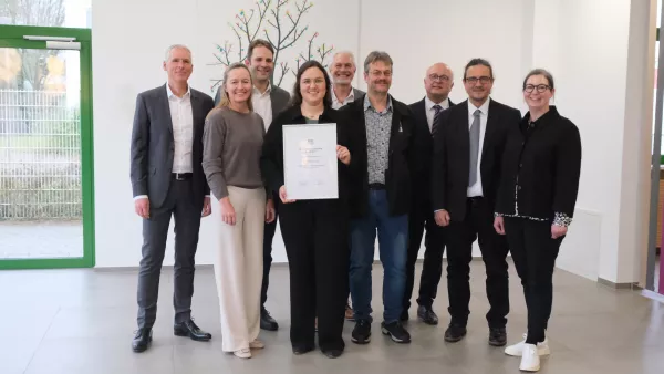 Gruppenbild mit Preisträgerin Felicia Wieland