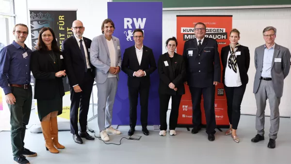 Gruppenbild mit Künstlerin und den Fotograf*innen