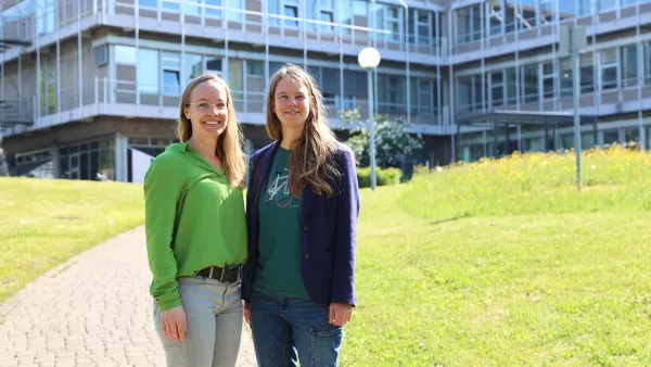 Neue Klimaschutzmanagerinnen Carolin-Anna Achberger und Annabel Göhler an der RWU.