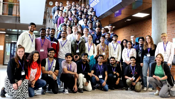 Gruppenfoto von internationalen Studierenden und Mitarbeiterinnen des International Office der RWU 