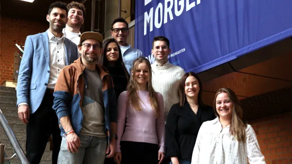 Gruppenfoto von neuen Mitarbeitenden an der RWU 