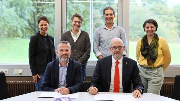 Die Rektoren unterzeichnen den Kooperationsvertrag