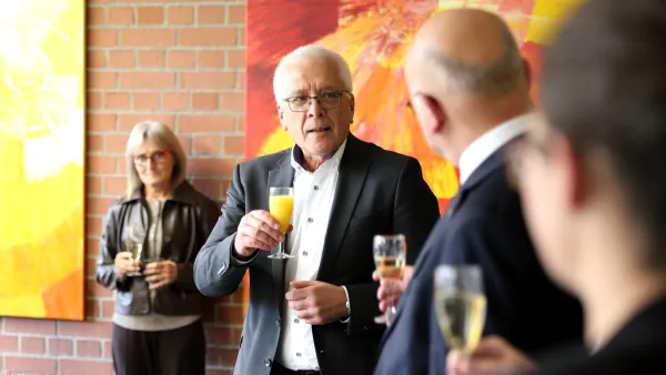 Henning Rudewig feiert mit Sektempfang seine 150. Senatssitzung  