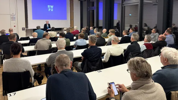 Begrüßung der Old Tablers Ravensburg und Friedrichshafen im Hörsaal