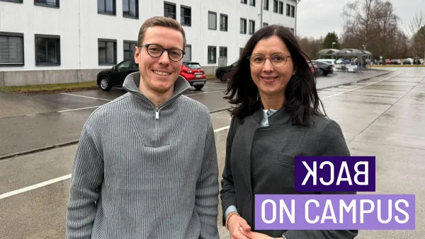 RWU-Alumnus Dietmar Seitz (links) und Professorin Dr. Barbara Niersbach vor dem B-Gebäude auf dem RWU-Campus