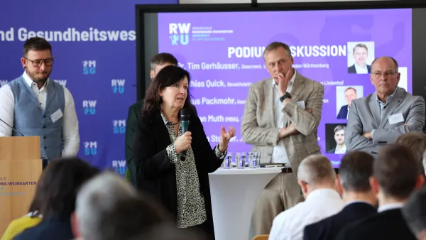 Prof. Dr. Sigrid James beantwortet eine Publikumsfrage bei der Weiterdenkertagung26. 