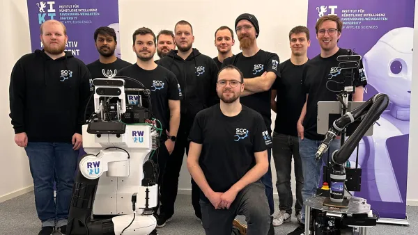 Das RoboCup-Team der RWU zusammen mit seinen Robotern