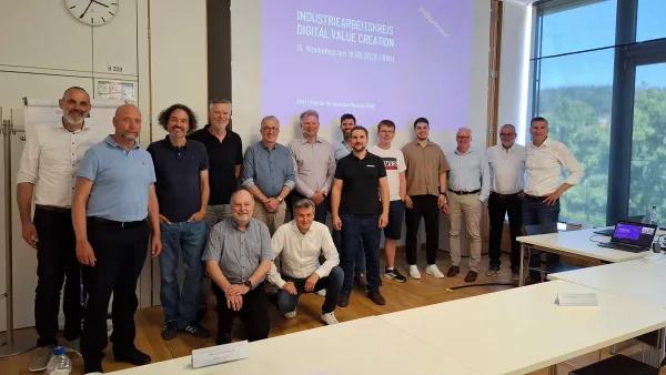 Der Industriearbeitskreis "Digital Value Creation" des Instituts für digitalen Wandel bei einem Workshoptag.
