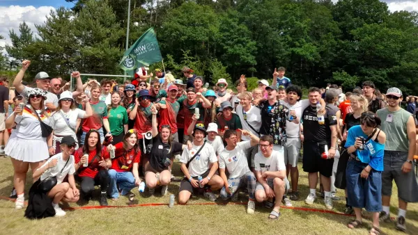 WiWi-Meisterschaften Gruppenfoto Studierende 