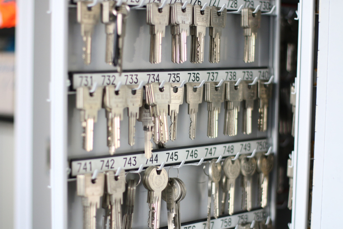 Schlüssel aufgehängt im Schlüsselkasten